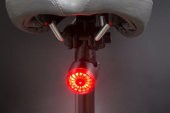 Luzes traseiras da bicicleta esperta da cauda para o freio que detecta IPX4 USB IPX4 recarregável impermeável