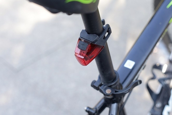 De USB da bicicleta 10lm de lítio da bateria vibração clara vermelha traseira recarregável não sensível