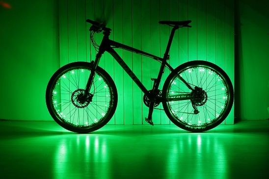 A bicicleta do diodo emissor de luz da bateria do AAA falou 32pcs claro 3D de alumínio